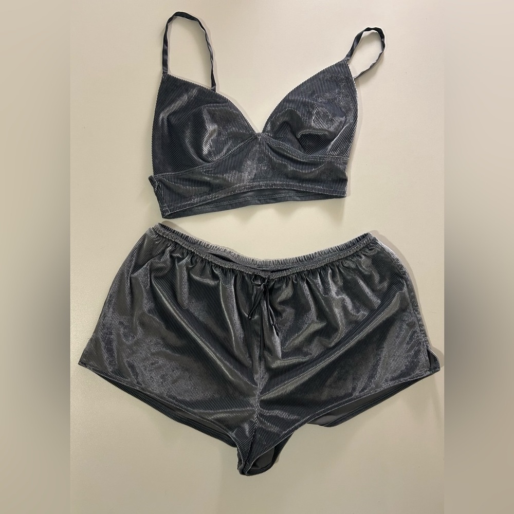 ☀️Victoria’s Secret Sleep Set Ribbed Bralette Top & Shorts